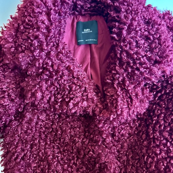 Burgundy Textured Faux Fur Coat Statement Outerwear - Picture 4 of 4